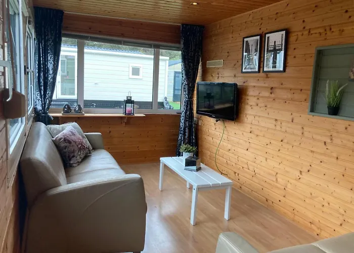 مكان تخييم De Cyclaam Op De Schatberg ***** سيفينُمْ