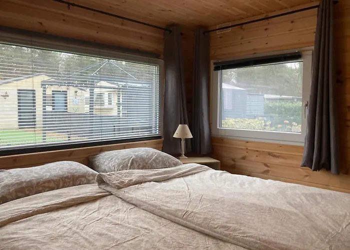 مكان تخييم De Cyclaam Op De Schatberg ***** سيفينُمْ